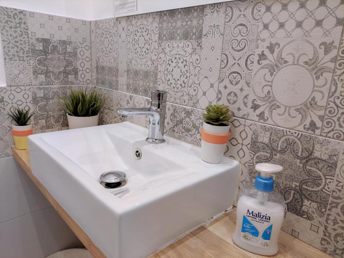 Politeamari Hotel Палермо Екстериор снимка