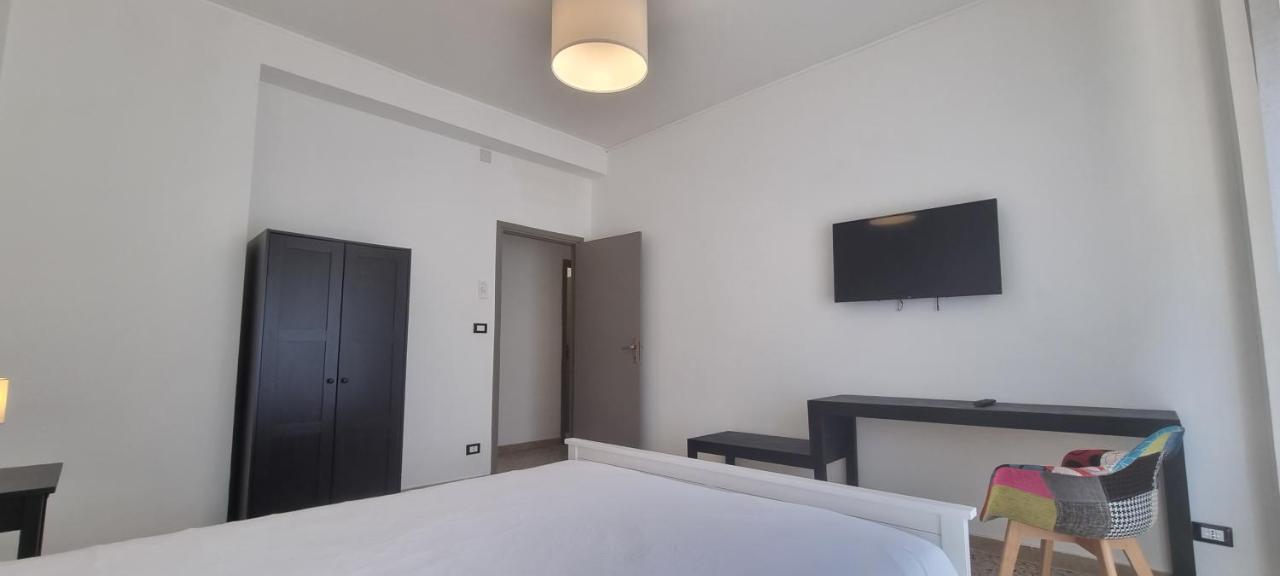 Politeamari Hotel Палермо Екстериор снимка
