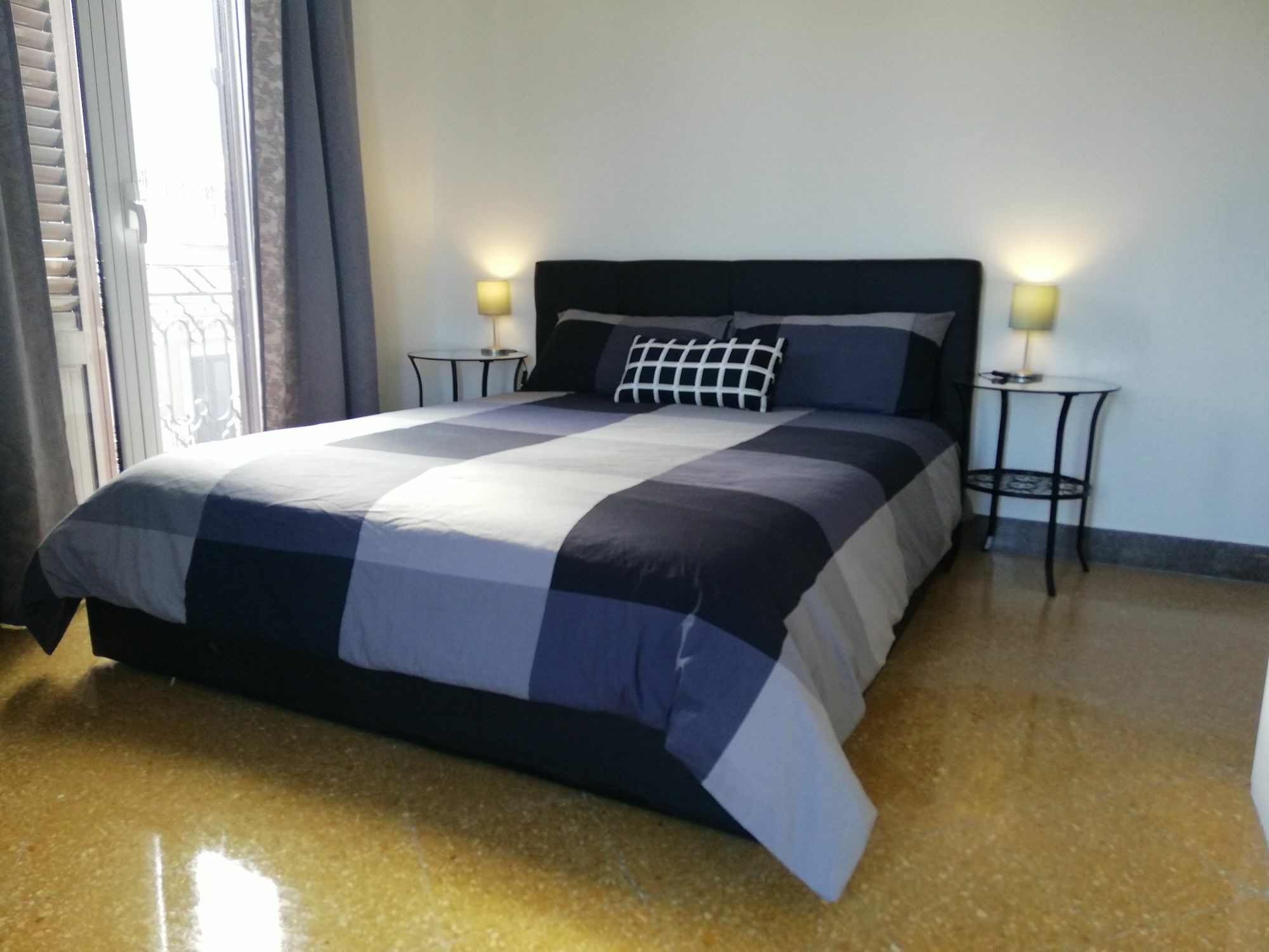 Politeamari Hotel Палермо Екстериор снимка