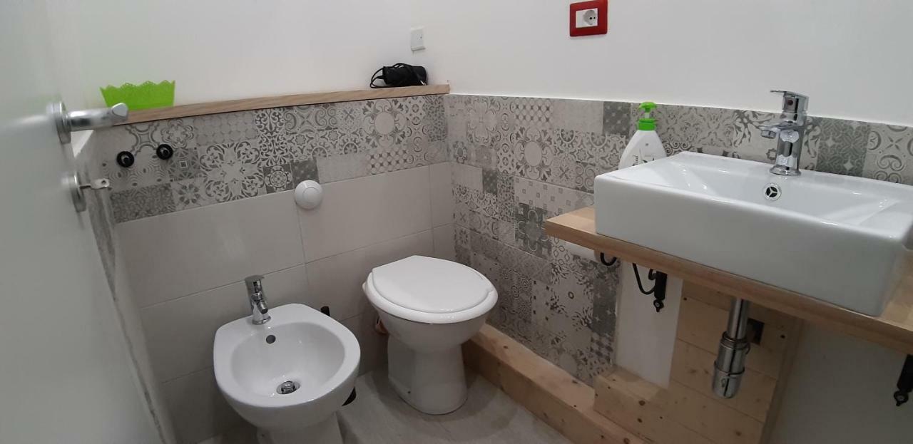 Politeamari Hotel Палермо Екстериор снимка